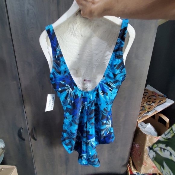 "My Swim Body" Swimsuit 🩱 🌞 Slimming Design L👀K NWT Bathing Suit - Picture 5 of 12